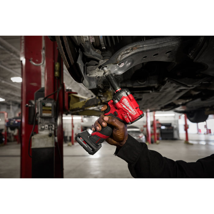 Milwaukee (2562-21) M12 FUEL™ Stubby 3/8" Impact Wrench Kit