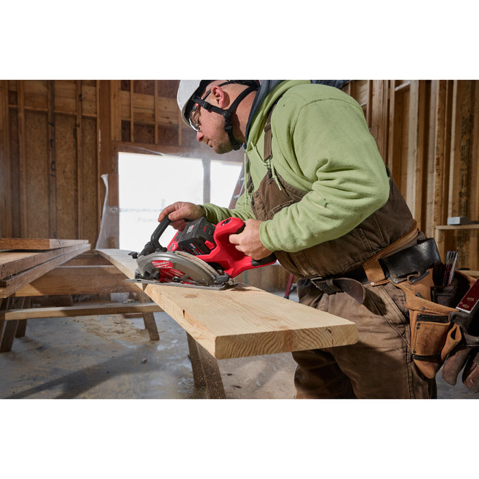 Milwaukee (2930-20) M18 FUEL™ 7-1/4" Rear Handle Circular Saw