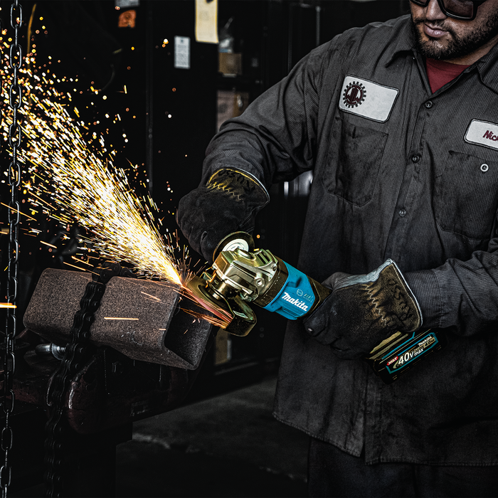 Makita (GAG06M1) 40V max XGT® Brushless 4-1/2” / 5" Paddle Switch Angle Grinder Kit, Electric Brake, AWS® Capable (4.0Ah)