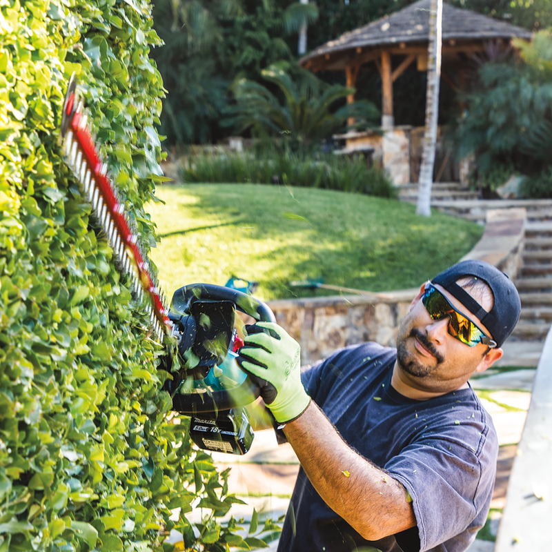 Makita (XHU08T) 18V LXT® Brushless 30" Hedge Trimmer Kit (5.0Ah)