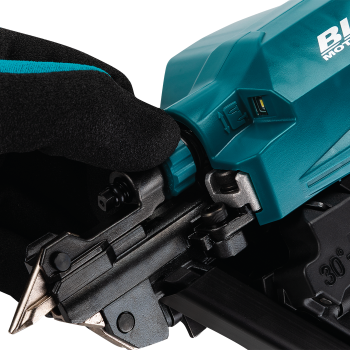 Makita (XNB09Z) 18V LXT Positive Placement Nailer