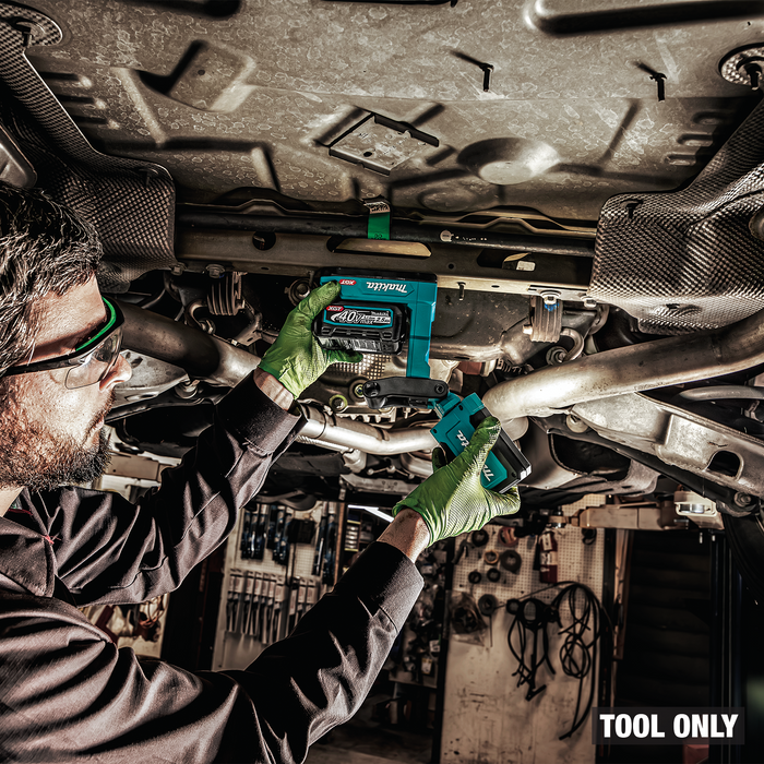 Makita (ML013G) 40V max XGT® Lithium-Ion L.E.D. Magnetic Work Light, Light Only