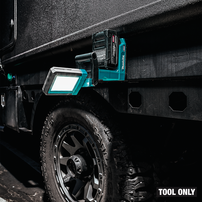 Makita (ML013G) 40V max XGT® Lithium-Ion L.E.D. Magnetic Work Light, Light Only