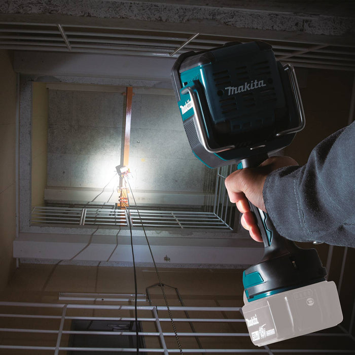 Makita (DML812) 18V LXT® Lithium-Ion Cordless L.E.D. Flashlight / Spotlight (Light Only)