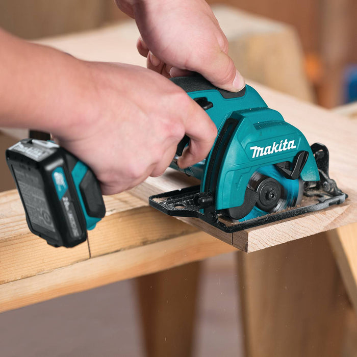 Makita (SH02R1-R) 12V max CXT®  3-3/8" Circular Saw Kit (2.0Ah) (Factory Reconditioned)