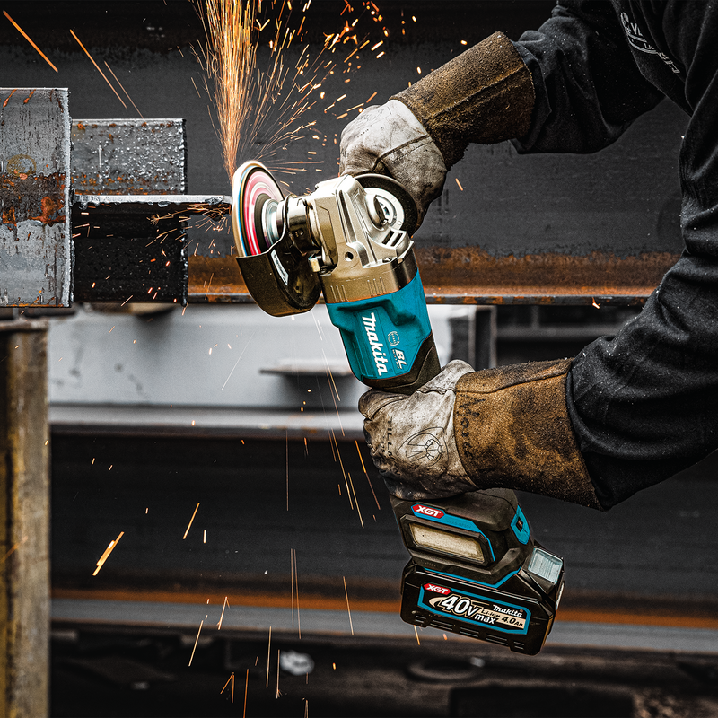 Makita (GAG06M1) 40V max XGT® Brushless 4-1/2” / 5" Paddle Switch Angle Grinder Kit, Electric Brake, AWS® Capable (4.0Ah)