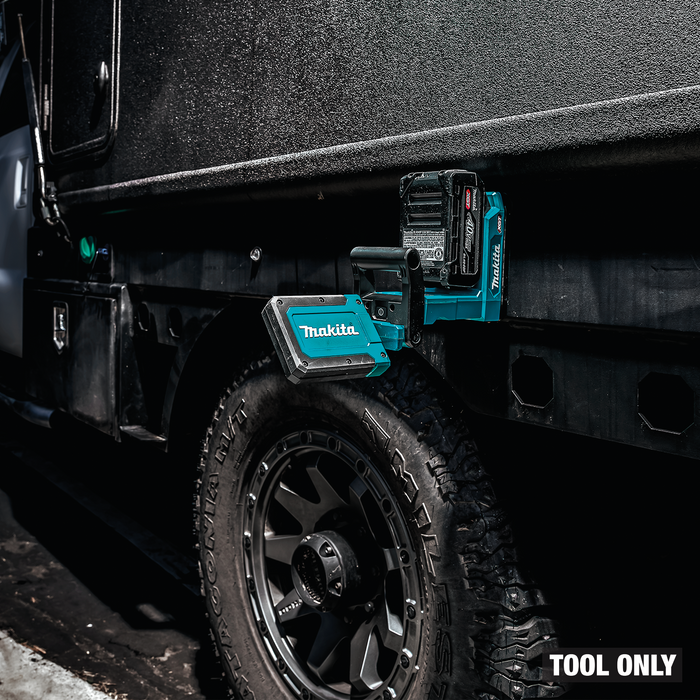 Makita (ML013G) 40V max XGT® Lithium-Ion L.E.D. Magnetic Work Light, Light Only