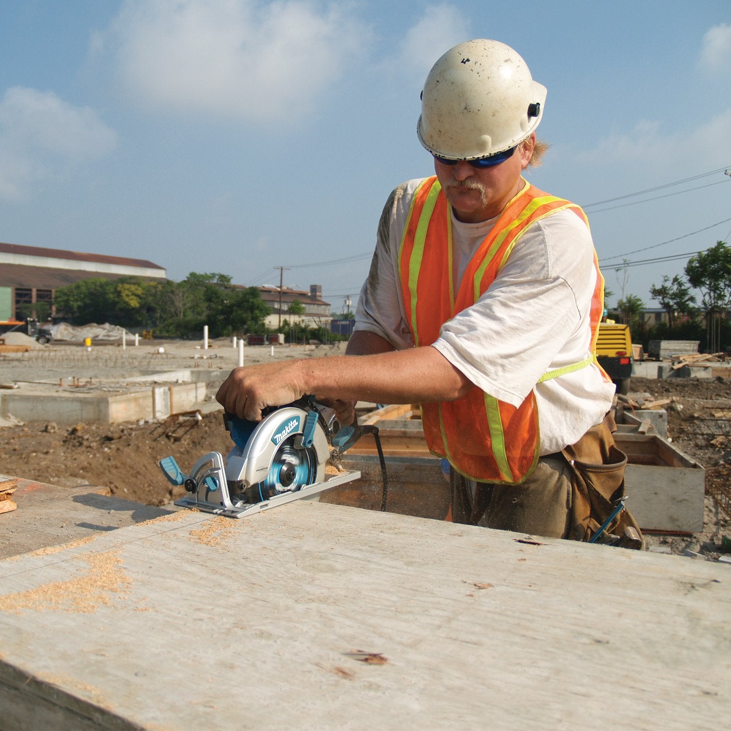 Makita (5377MG) 7 - 1/4