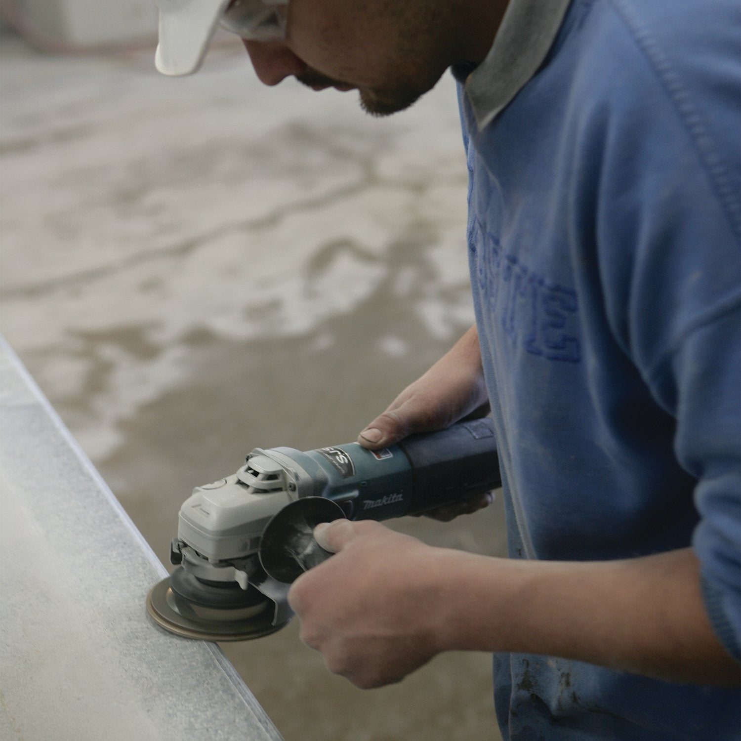 Makita (9564CV) 4 - 1/2