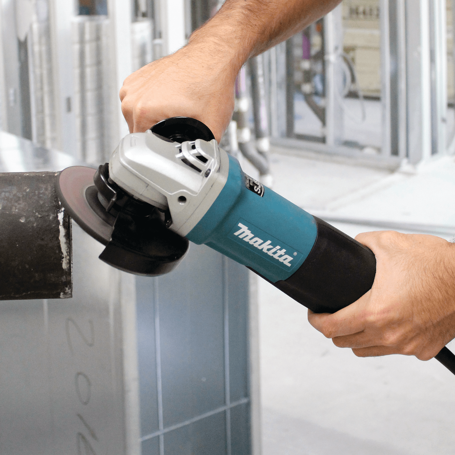 Makita (9564PC - R) 4‑1/2