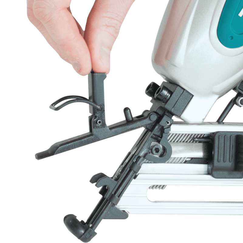 Makita (AF635) 2 - 1/2" Angled Finish Nailer, 34⁰, 15 Gauge - Pacific Power Tools