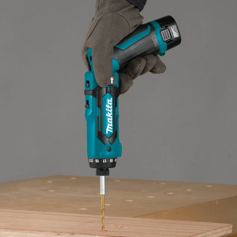 Makita (DF012DSE - R) 7.2V Lithium - Ion Cordless 1/4" Hex Driver - Drill Kit, Auto - Stop Clutch, case (Factory Reconditioned) - Pacific Power Tools