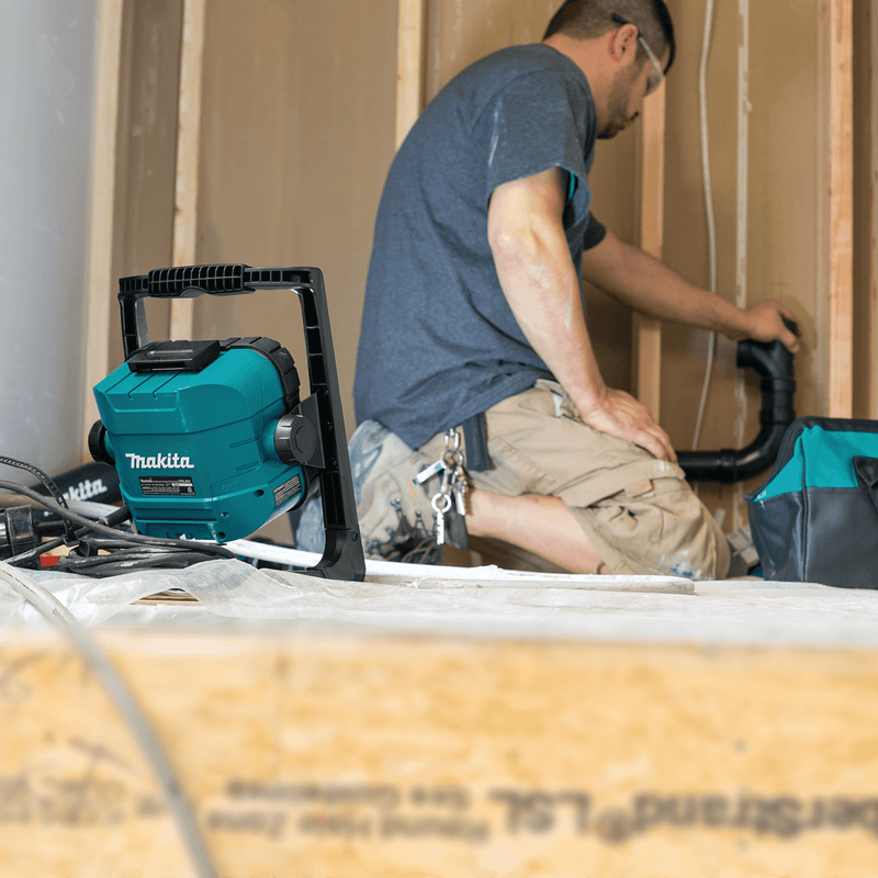 Makita (DML805) 18V LXT® Cordless/Corded 20 L.E.D. Work Light (Light Only) - Pacific Power Tools