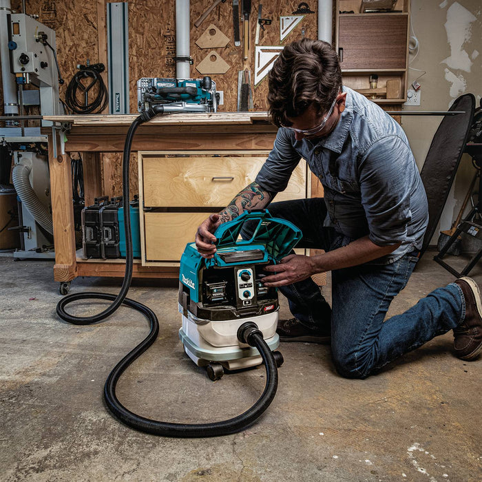 Makita (GCV02PMU) 40V max XGT® Brushless 2.1 Gallon HEPA Filter Dry Dust Extractor Kit (4.0Ah) - Pacific Power Tools