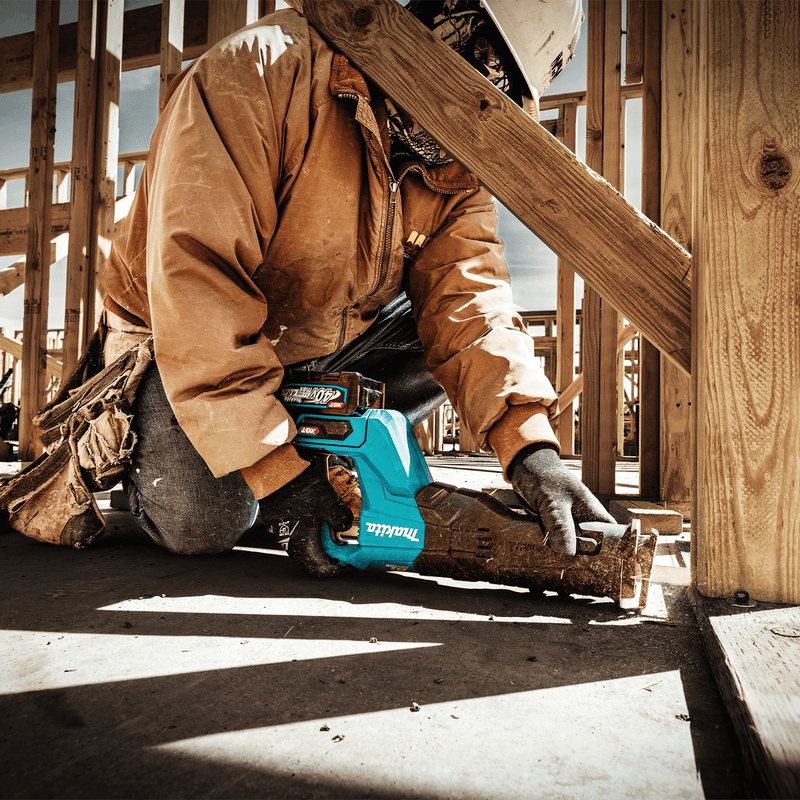 Makita (GRJ01M1) 40V max XGT® Brushless Cordless Recipro Saw Kit, bag, with one battery (4.0Ah) - Pacific Power Tools