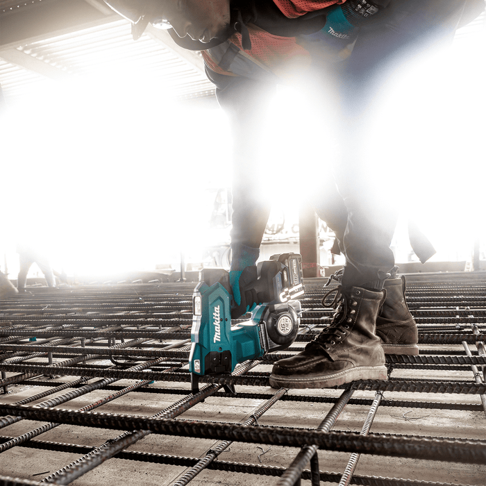 Makita (GRT01D) 40V max XGT® Brushless 16 Gauge Rebar Tying Tool Kit, with bag (2.5 Ah) - Pacific Power Tools