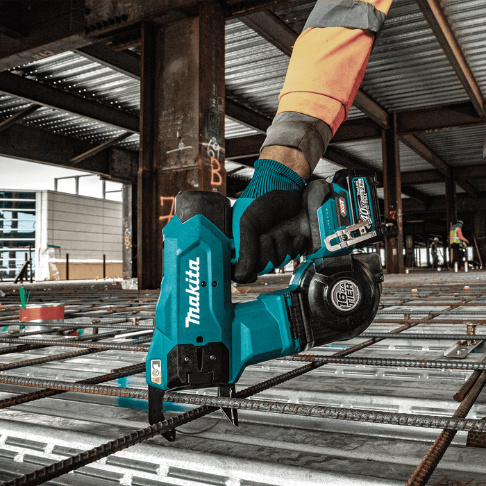 Makita (GRT01D) 40V max XGT® Brushless 16 Gauge Rebar Tying Tool Kit, with bag (2.5 Ah) - Pacific Power Tools