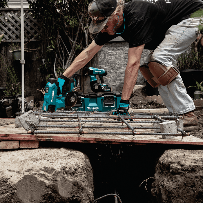 Makita (GRT01D) 40V max XGT® Brushless 16 Gauge Rebar Tying Tool Kit, with bag (2.5 Ah) - Pacific Power Tools