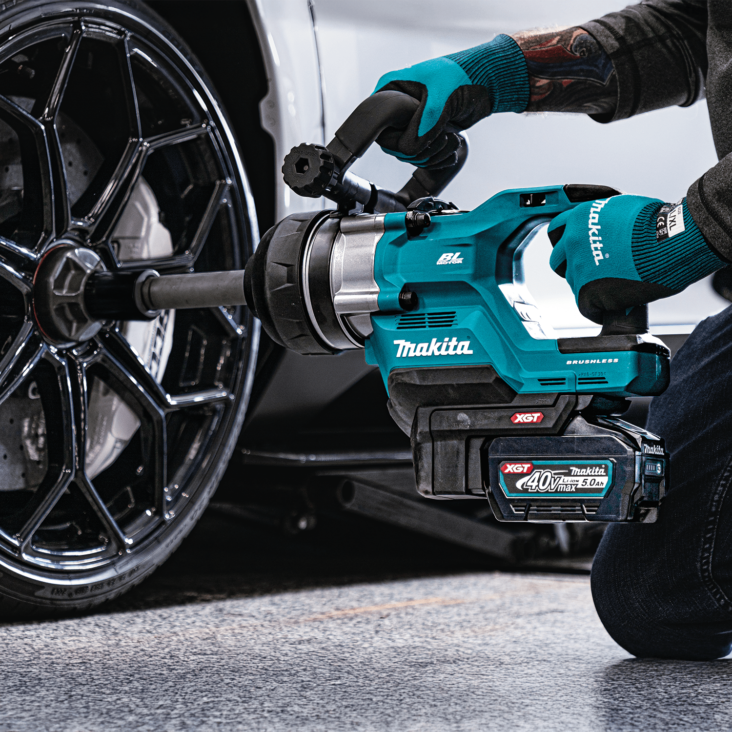 Makita (GWT10T) 40V max XGT® Brushless 4‑Sp. High‑Torque 1" Sq. Drive D‑Handle Extended Anvil Impact Wrench kit w/ Friction Ring (5.0Ah) - Pacific Power Tools