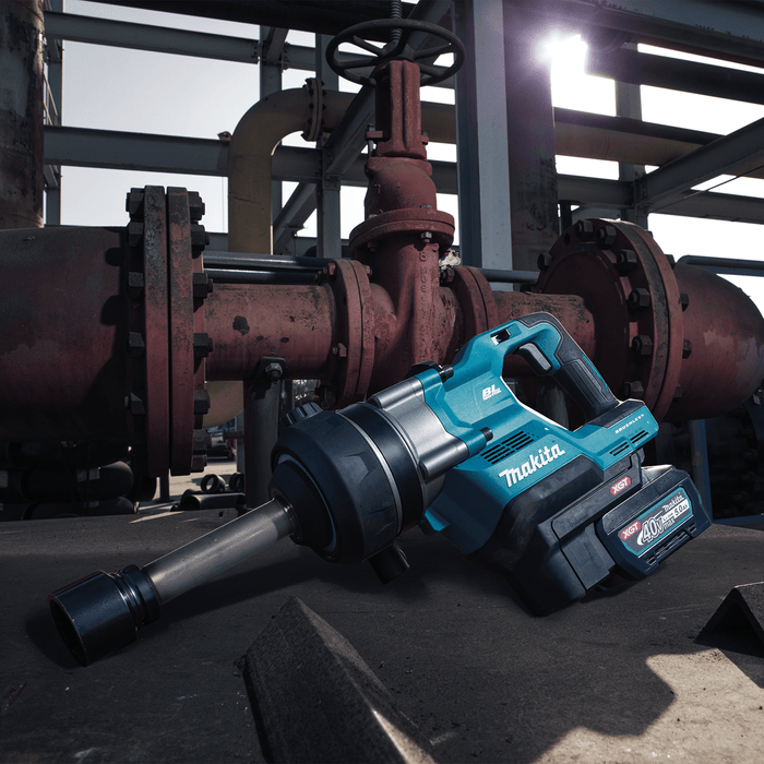 Makita (GWT10T) 40V max XGT® Brushless 4‑Sp. High‑Torque 1" Sq. Drive D‑Handle Extended Anvil Impact Wrench kit w/ Friction Ring (5.0Ah) - Pacific Power Tools