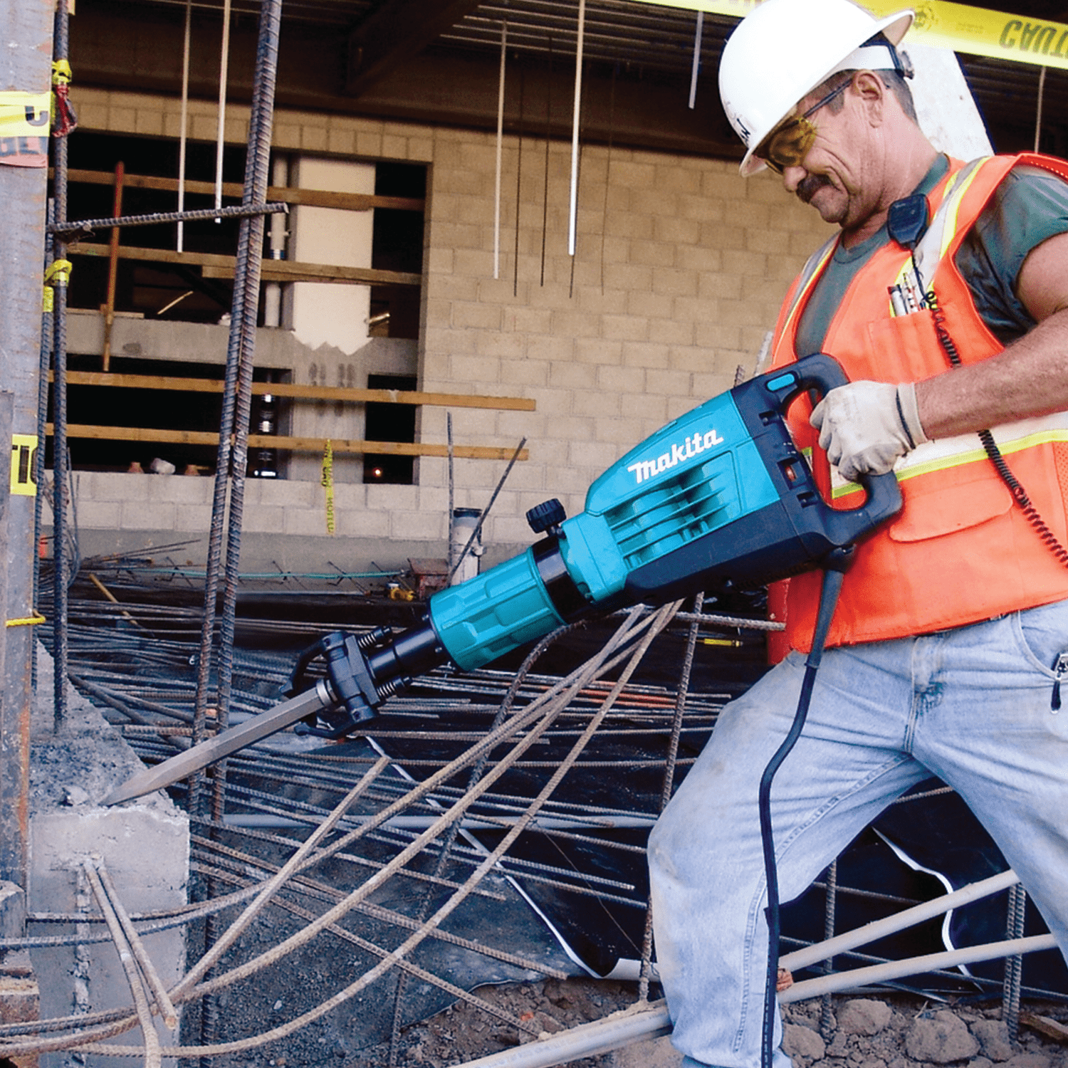 Makita (HM1307CB) 35 lb. Demolition Hammer, 1 - 1/8