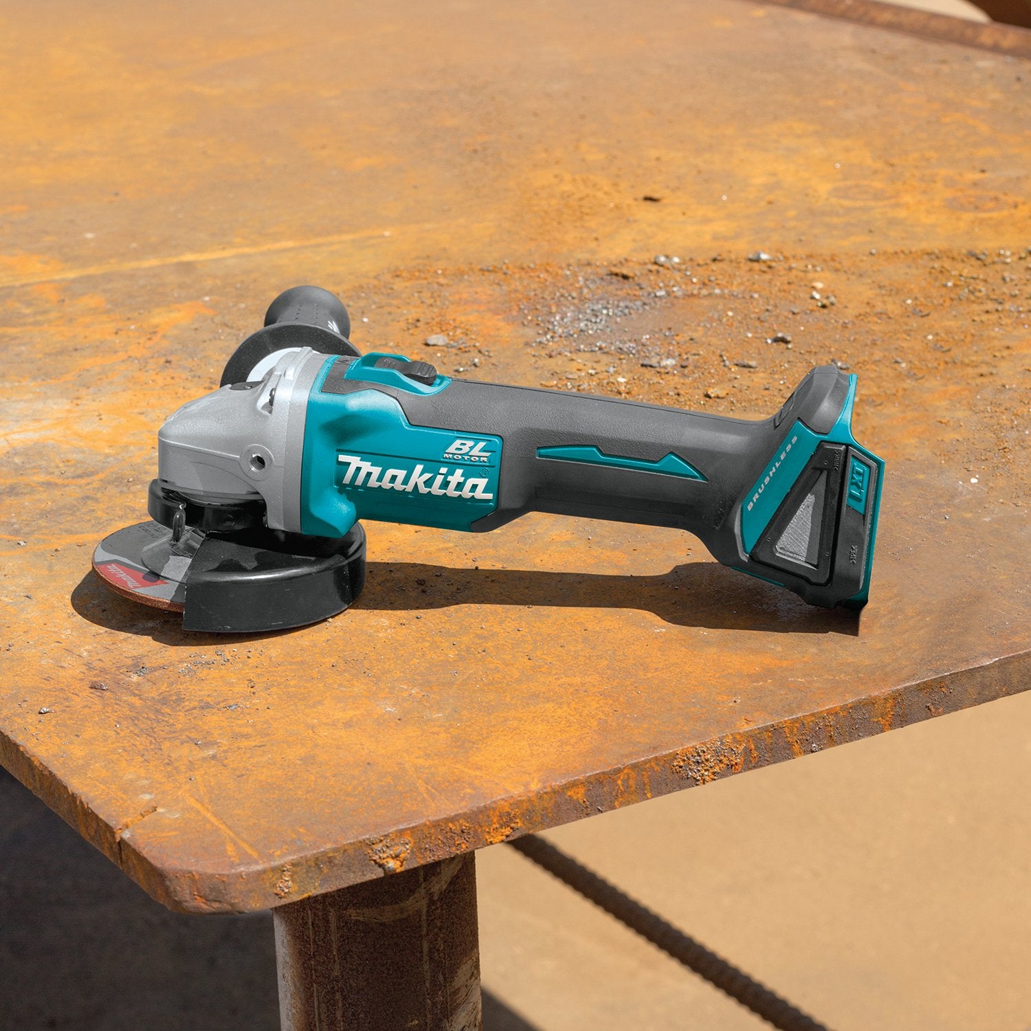 Makita (XAG04Z - R) 18V LXT® Brushless 4 - 1/2” / 5