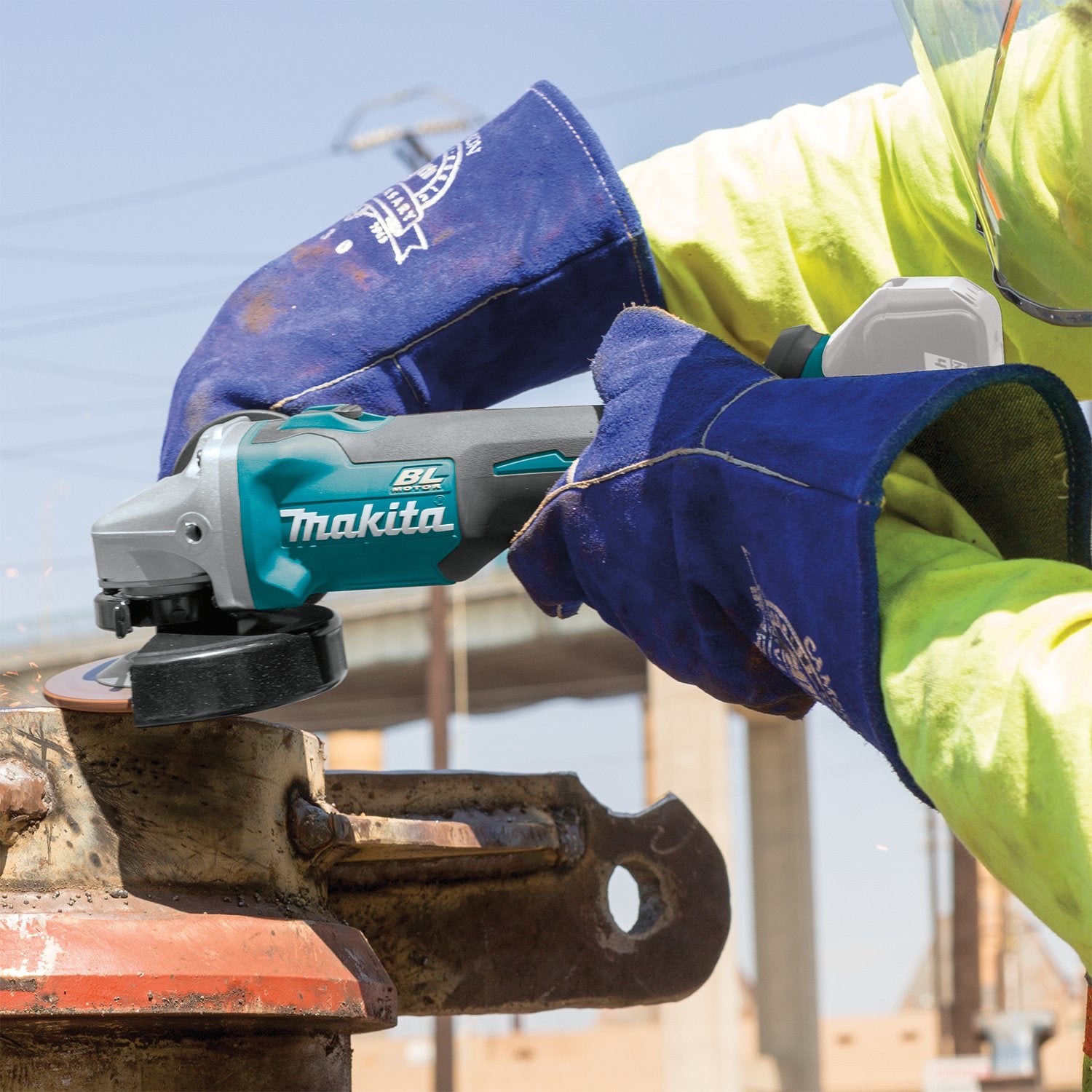Makita (XAG04Z - R) 18V LXT® Brushless 4 - 1/2” / 5