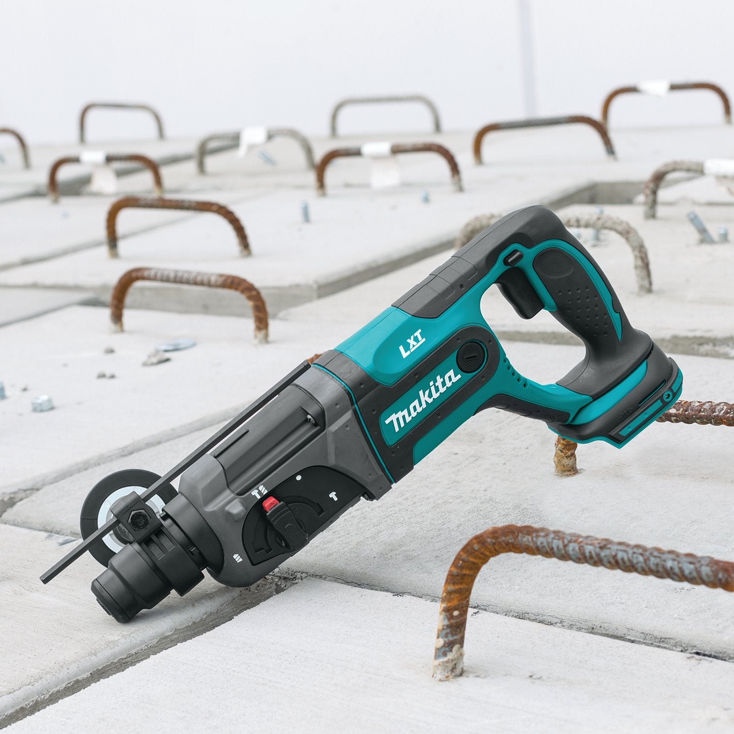 Makita (XRH04Z - R) 18V LXT® 7/8