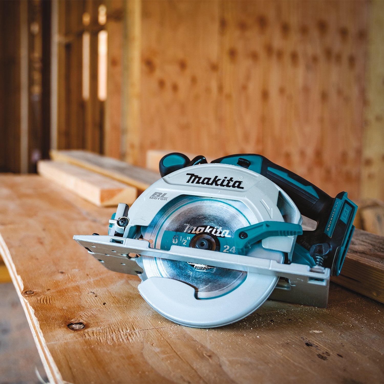 Makita (XSH03Z - R) LXT® Brushless 6 - 1/2