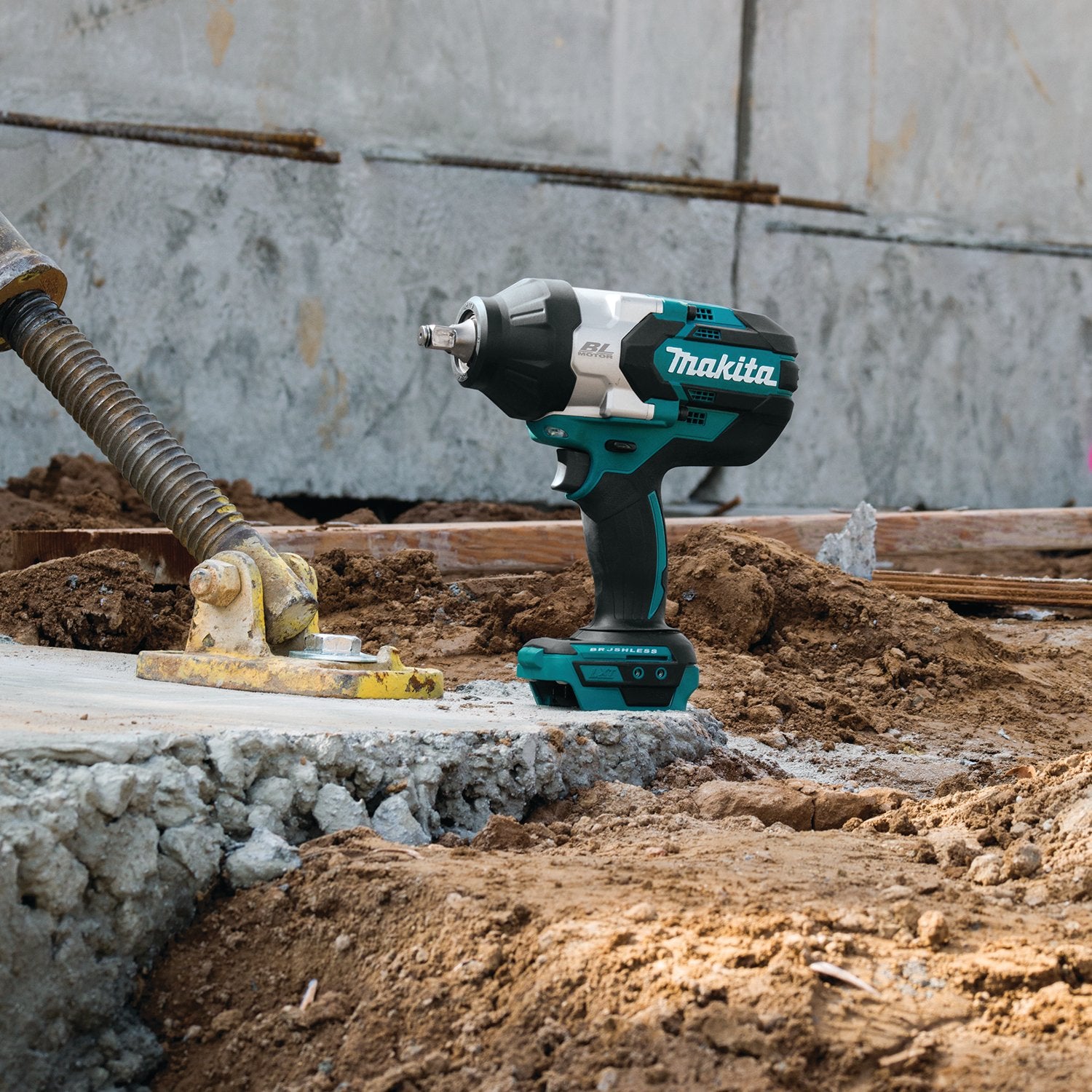 Makita (XWT08Z - R) 18V LXT® Brushless High - Torque 1/2